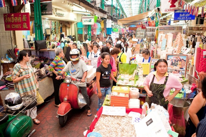 Cảnh mua sắm bên trong Sampheng Lane. Ảnh: Tripadvisor