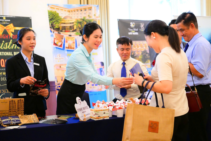 Khách tham quan tại sự kiện. Ảnh: Saigontourist Group