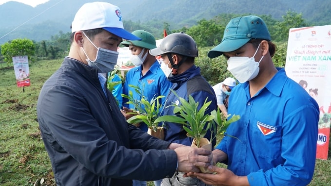 Omo tài trợ trồng mới 70.000 cây keo ở thượng nguồn, lưu vực sông tại A Lưới, Huế góp phần khôi phục rừng nguyên sinh, tháng 3/2022. Ảnh: Unilever