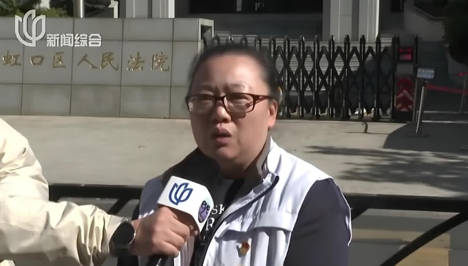 Bí thư chi bộ khu dân cư Bưu Điện, quận Dương Phố cho biết sẽ đứng ra bảo lãnh cho cô Jiang. Ảnh: QQ