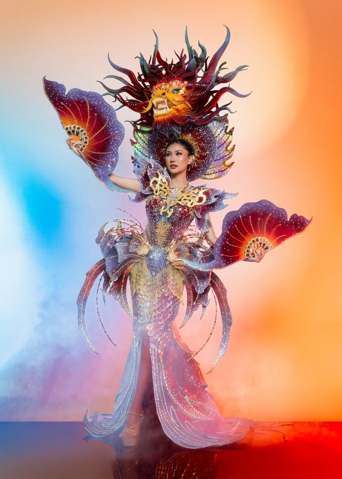 Trang phục cảm hứng văn hóa dân tộc của Phương Linh.