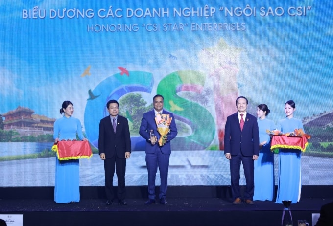 Nestlé Việt Nam nhận danh hiệu Ngôi sao CSI do VCCI trao tặng tại Chương trình Công bố Doanh nghiệp Bền vững (CSI) 2025 – đánh dấu 5 năm liên tiếp nằm trong Top 10 doanh nghiệp bền vững nhất Việt Nam trong lĩnh vực sản xuất. Ảnh: Nestlé Việt Nam.
