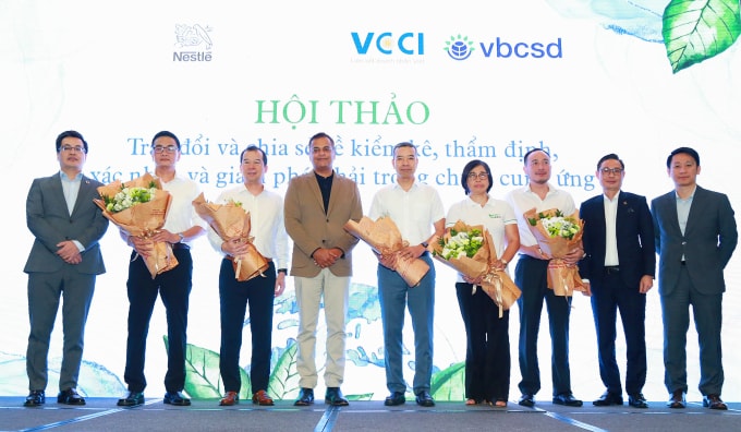 Nestlé Việt Nam phối hợp VBCSD và các đối tác triển khai nhiều chương trình đào tạo, phổ biến kiến thức về ESG, cập nhật khung pháp lý và chia sẻ kinh nghiệm cho CSI 100 và các doanh nghiệp trong chuỗi cung ứng. Ảnh: Nestlé Việt Nam