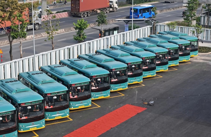 Xe buýt điện kết nối Metro Bến Thành - Suối Tiên tại TP HCM. Ảnh: Giang Anh