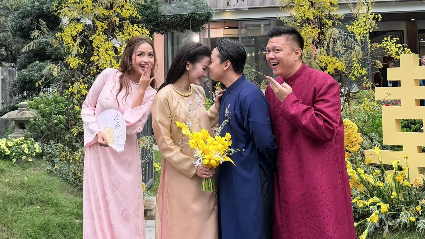 Ngọc Châu và dàn sao chúc mừng Hương Ly về nhà chồng