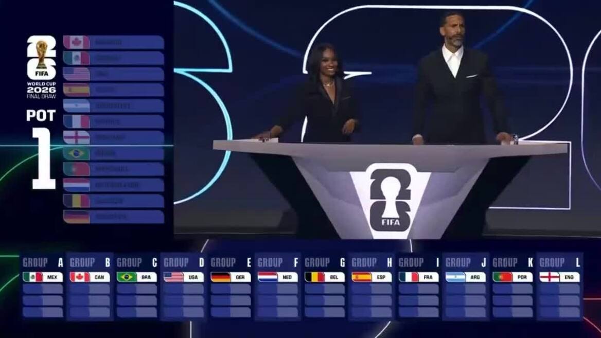 Rio Ferdinand cáu với phần hỏi đáp của danh hài Ramirez