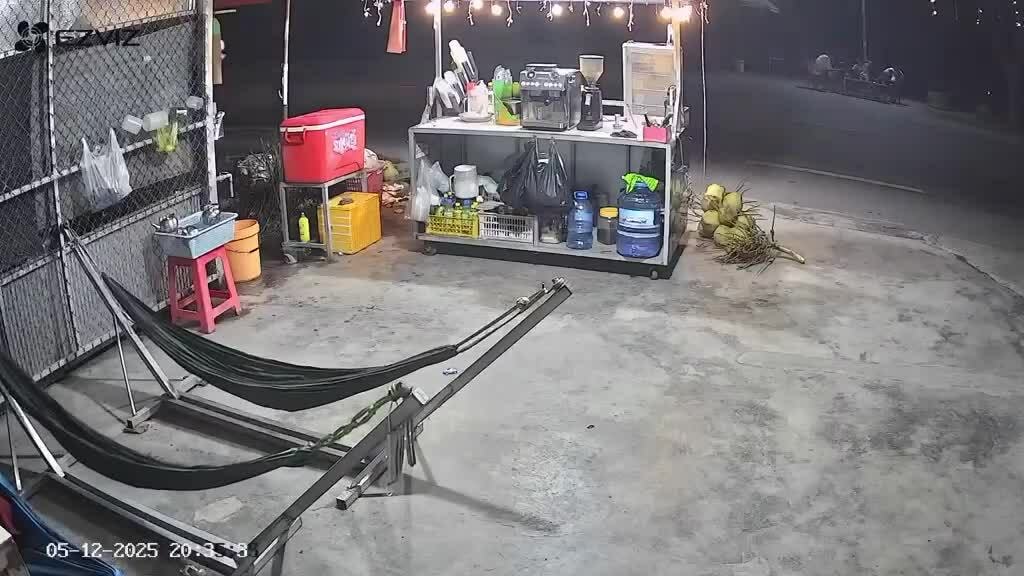 Hai thanh niên uống nước ven quốc lộ bị xe khách tông tử vong