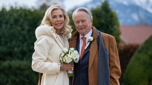 Tỷ phú nổi tiếng kết hôn lần 4 ở tuổi 82 với vợ kém 20 tuổi - Ảnh 1.