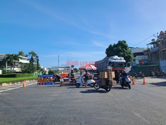 Quốc lộ 1 qua Lâm Đồng tiếp tục ngập sâu, giao thông nhiều nơi tê liệt - Ảnh 3.