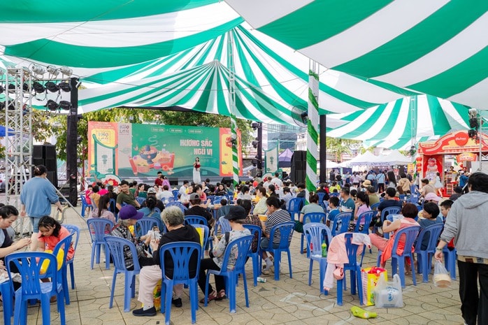 VIDEO: Hơn 300 món ngon "Hương Sắc Ngũ Vị" hội tụ tại Lễ hội Ẩm thực Chợ Lớn - Food Story 2025 - Ảnh 1.