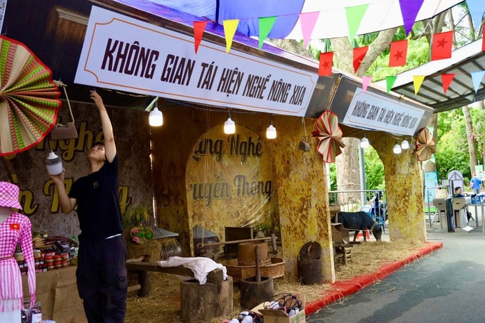 Từ gốm Bát Tràng đến chiếu Định Yên ở Thảo Cầm Viên- Ảnh 3.