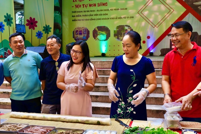 Từ gốm Bát Tràng đến chiếu Định Yên ở Thảo Cầm Viên- Ảnh 6.