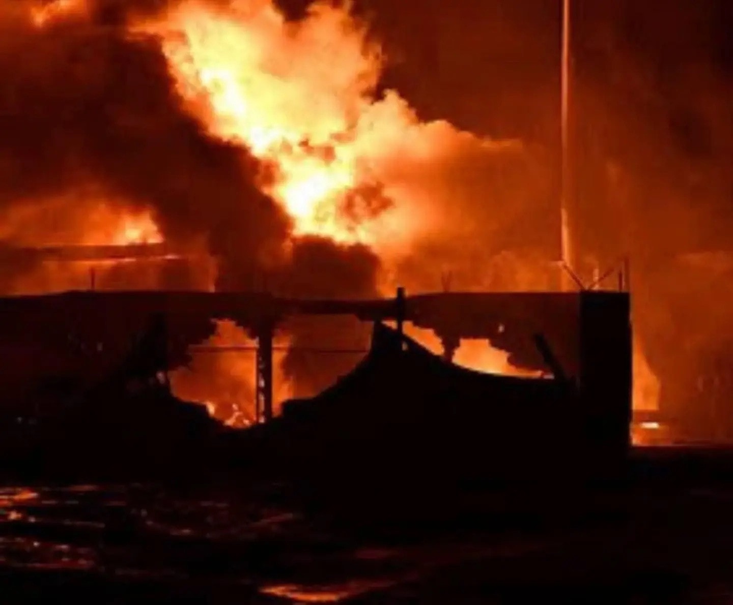 Nga dội tên lửa siêu vượt âm Kinzhal cùng hàng chục UAV nhằm vào Kremenchuk. (Nguồn: UNN)