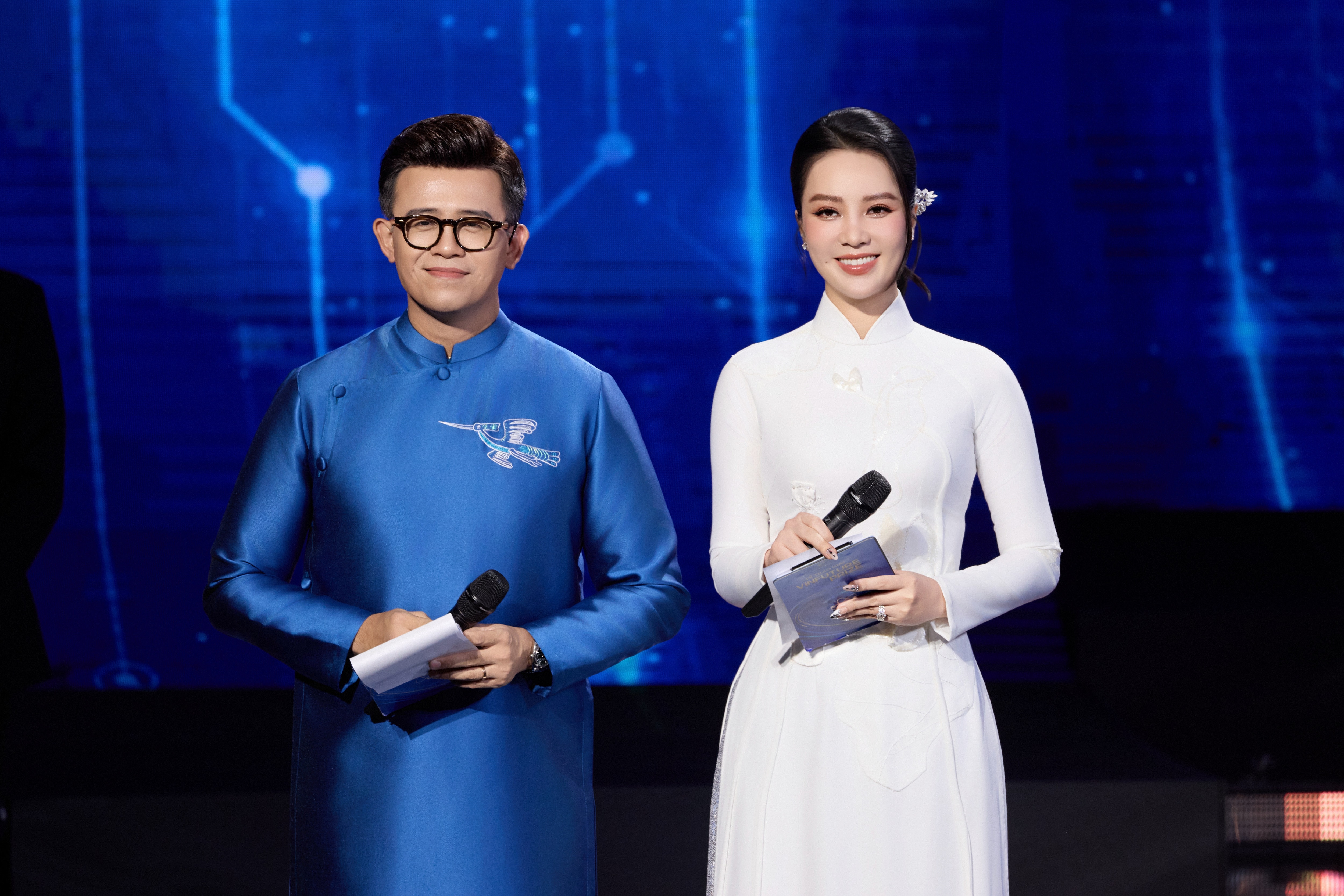 Á hậu Thuỵ Vân vừa trở lại với guồng quay công việc sau hơn 2 tháng sinh con.