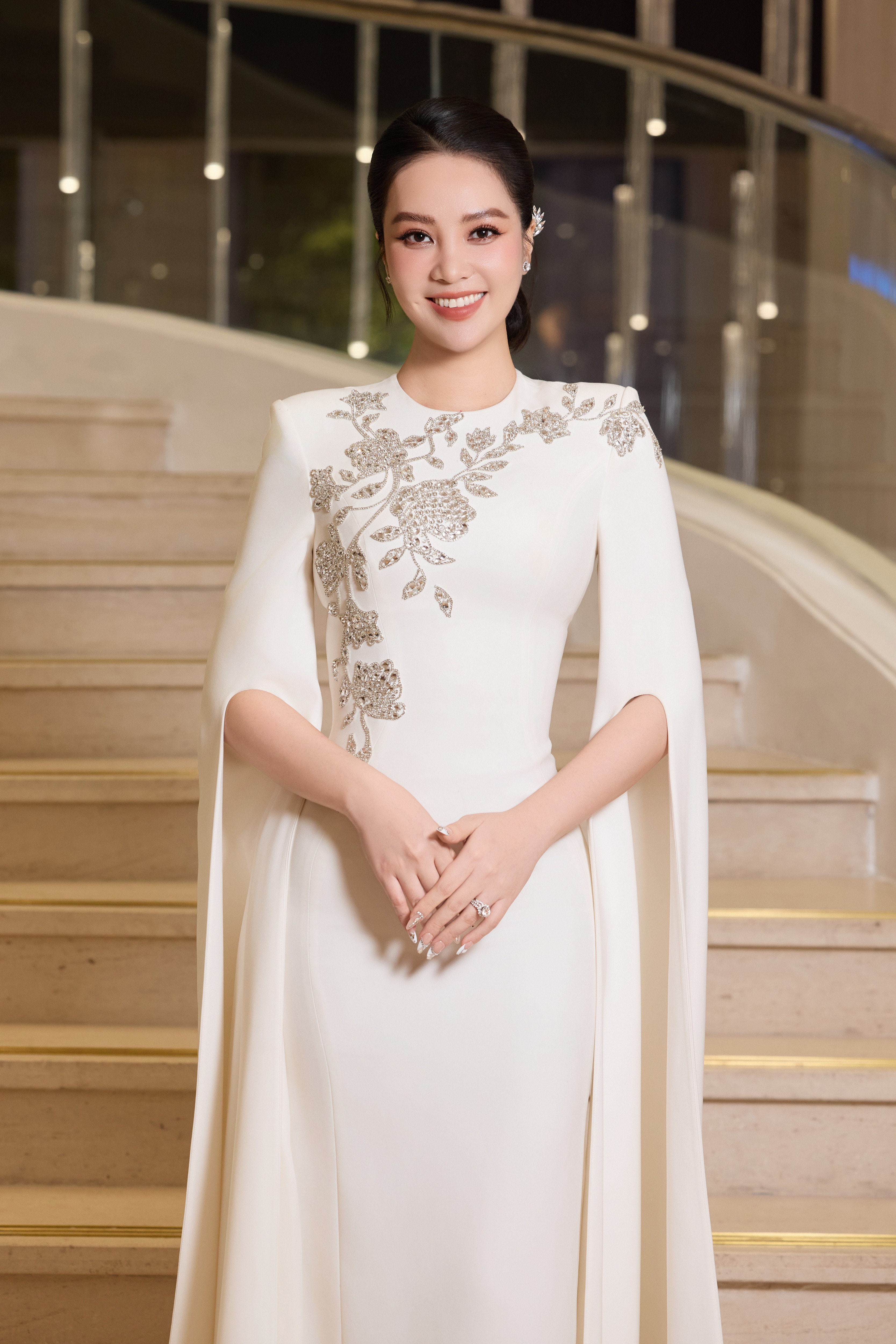 Người đẹp vừa đón con thứ 2 chào đời ở tuổi 39.