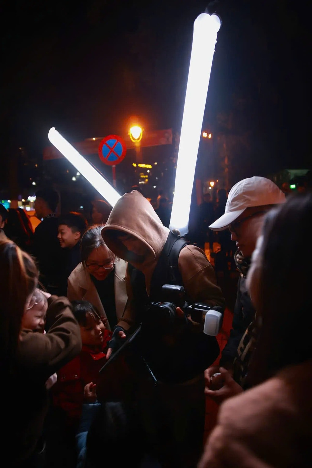 Nhóm thợ trẻ kiếm 5 triệu đồng/ngày nhờ “độ” đồ nghề chụp ảnh kiểu mới - 2 Nhóm thợ trẻ kiếm 5 triệu đồng/ngày nhờ “độ” đồ nghề chụp ảnh kiểu mới - 2