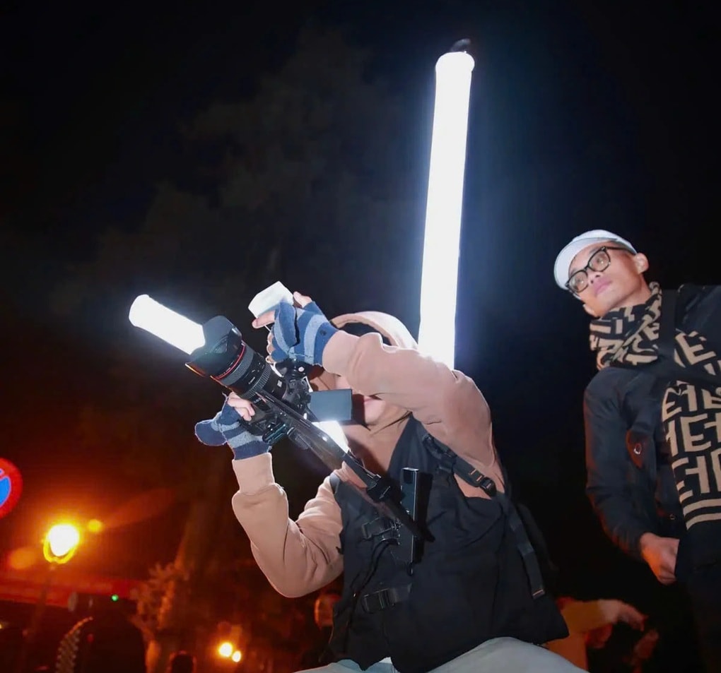 Nhóm thợ trẻ kiếm 5 triệu đồng/ngày nhờ “độ” đồ nghề chụp ảnh kiểu mới - 4 Nhóm thợ trẻ kiếm 5 triệu đồng/ngày nhờ “độ” đồ nghề chụp ảnh kiểu mới - 4