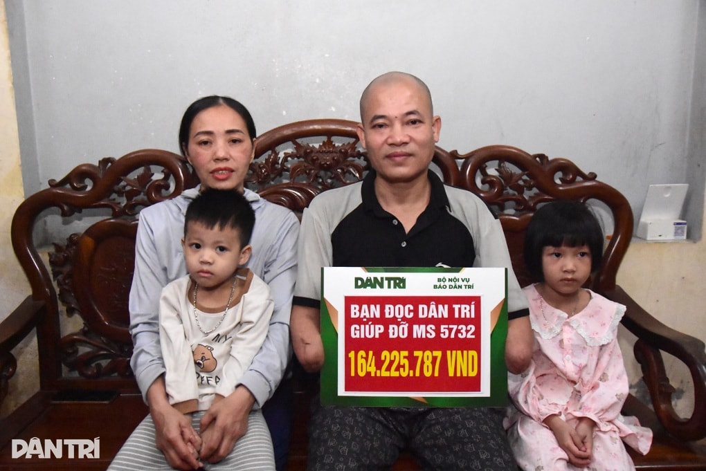 Bạn đọc Dân trí ủng hộ người cha cụt 2 tay hơn 190 triệu đồng - 3