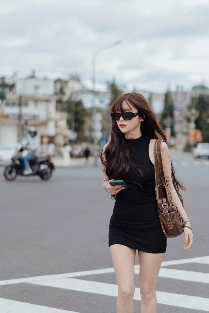 Bảo Hân, 20 tuổi, ở Đà Lạt chi vài triệu đồng thuê thợ ảnh chụp lén, tháng 12/2025. Ảnh: Hoàng Kha