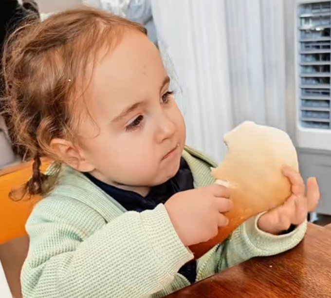 Bé Guojiang trong lớp học mẫu giáo ở tỉnh Giang Tô, Trung Quốc. Ảnh: Shanghai Daily