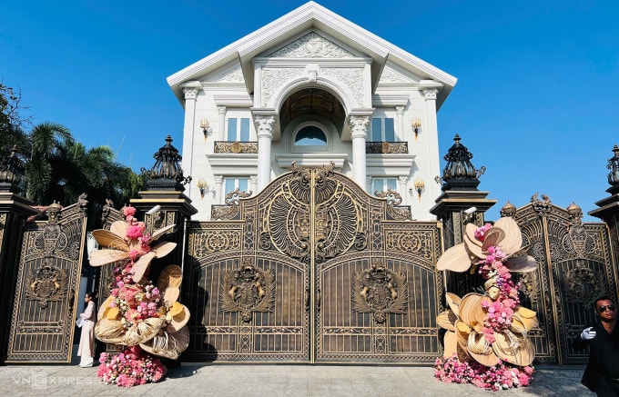 Không gian trang trí lễ gia tiên của fashionista Tiên Nguyễn.