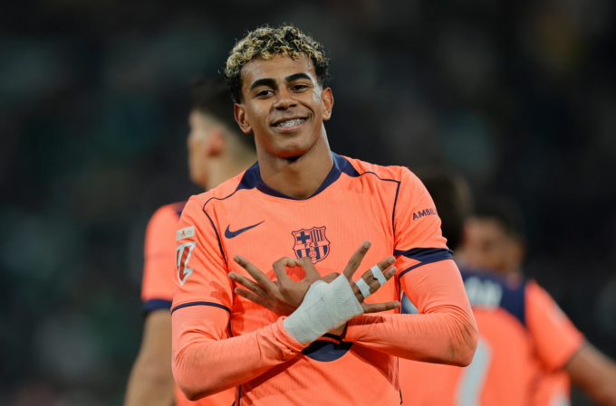 Lamine Yamal mừng bàn nâng tỷ số lên 5-1. Ảnh: AP