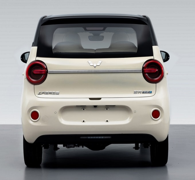 Đèn hậu cũng tròn với thanh ngang kết nối hai bên. Ảnh: Wuling