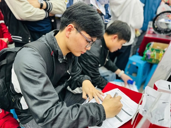 Sinh viên tham gia ngày hội hướng nghiệp tại Đại học Bách khoa Hà Nội ngày 7/12. Ảnh: Thanh Thanh