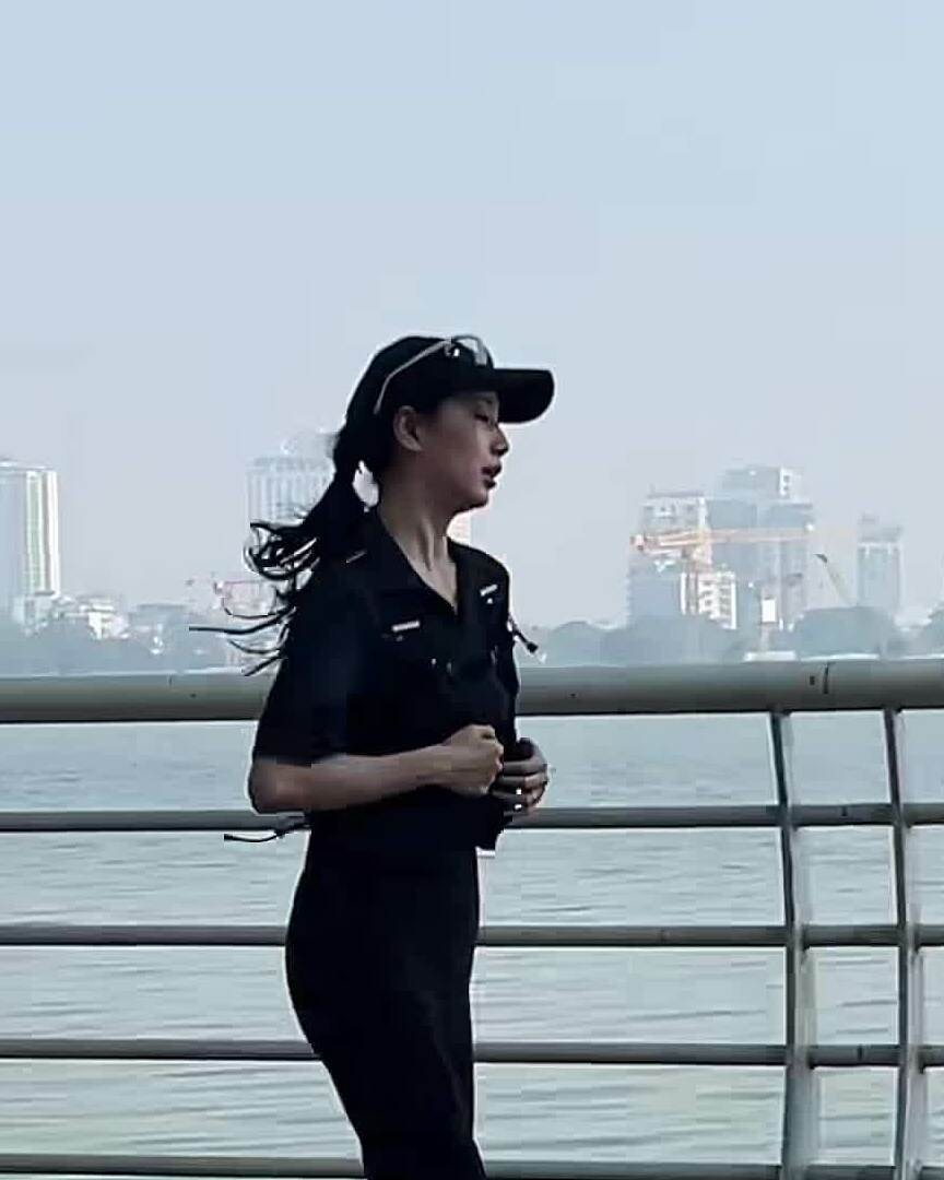 Suzy chạy bộ ở Hồ Tây (Hà Nội)