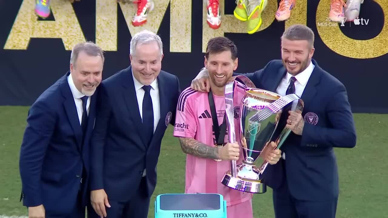 Beckham và Messi nâng cúp vô địch MLS Cup 2025
