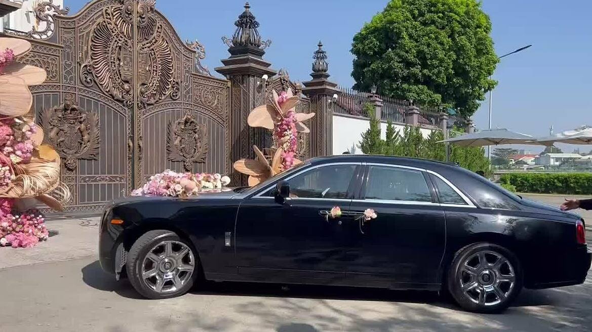 Dàn xe sang trong lễ gia tiên của fashionista Tiên Nguyễn