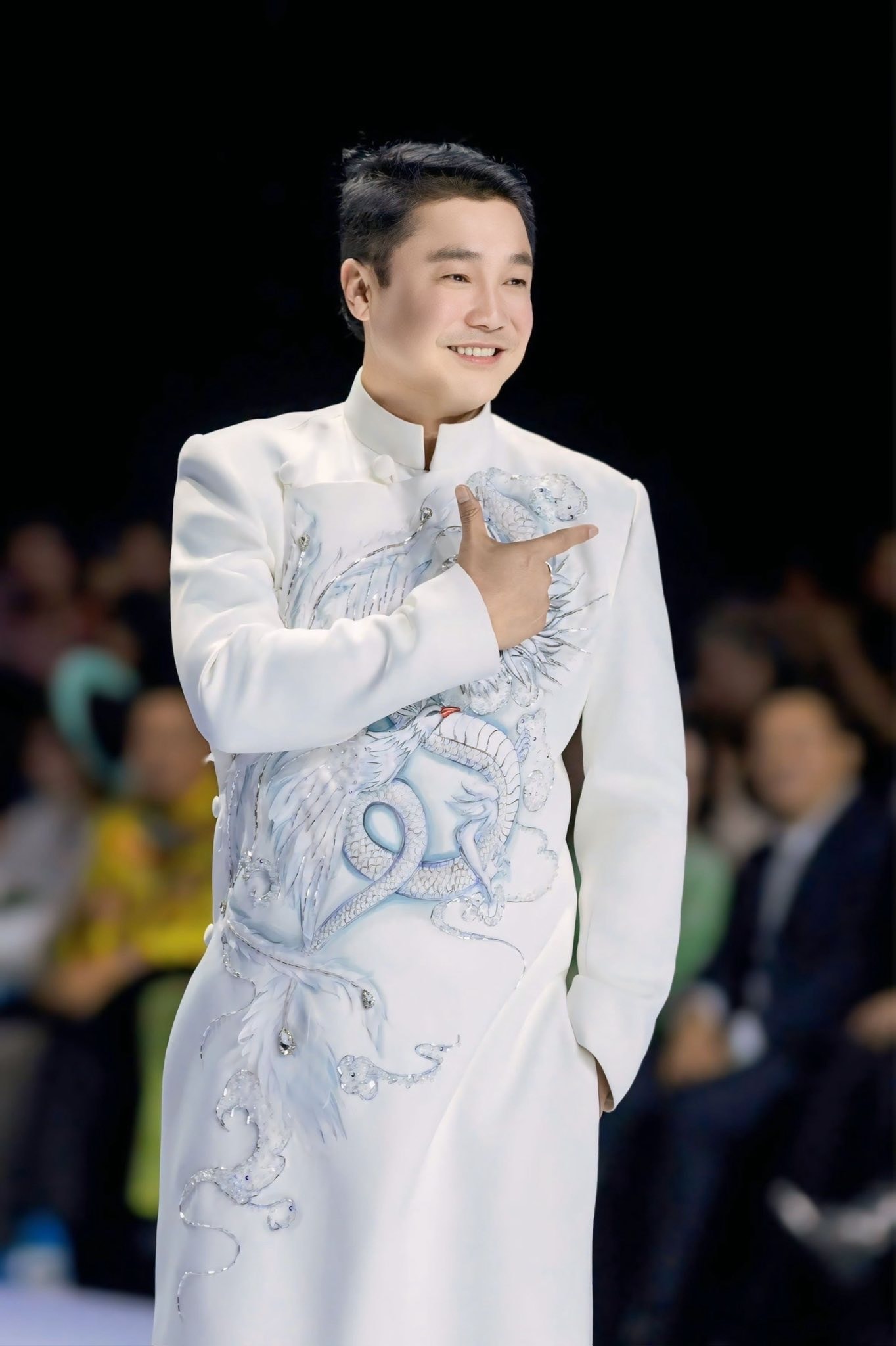 Tài tử Lý Hùng U60 vẫn độc thân, tiết lộ cát-xê 'khủng' thời đỉnh cao, bất ngờ tái xuất điện ảnh- Ảnh 10.