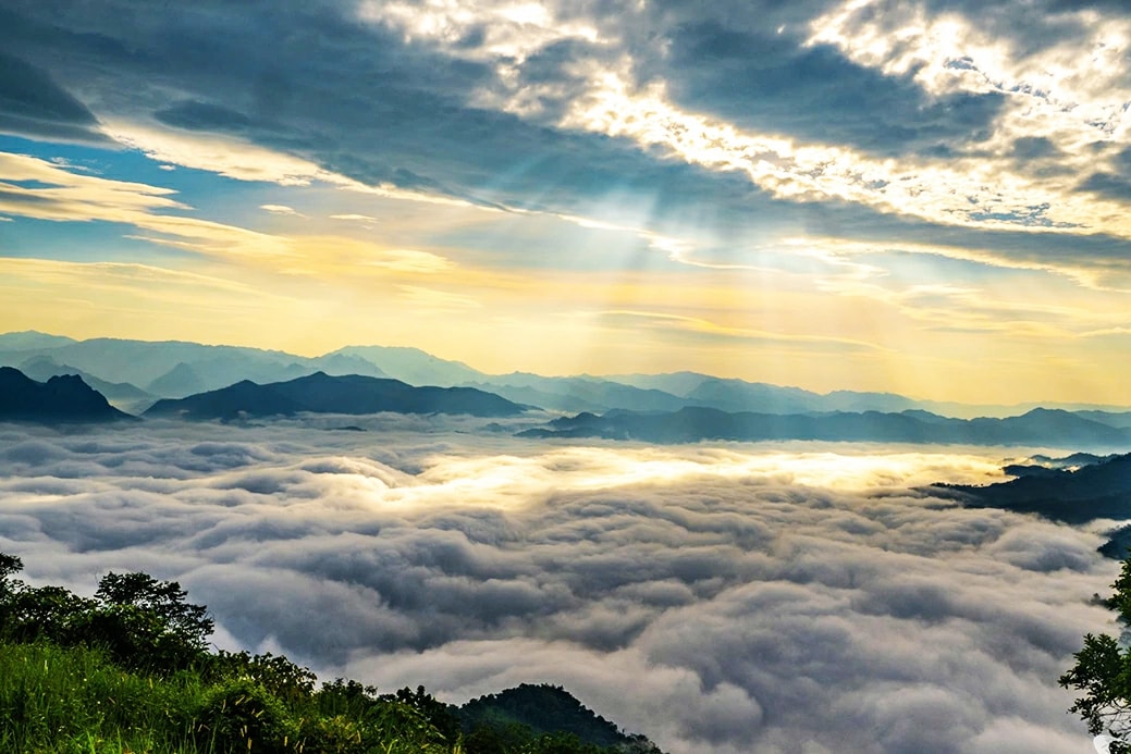 Theo chân giới trẻ lên Đồn Đèn đón bình minh và săn biển mây tuyệt đẹp- Ảnh 12.