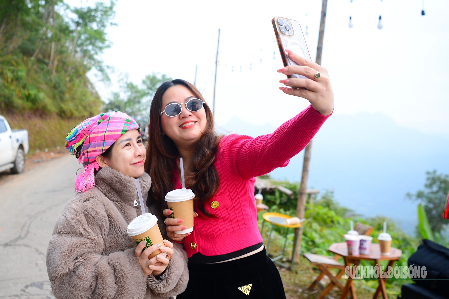 Theo chân giới trẻ lên Đồn Đèn đón bình minh và săn biển mây tuyệt đẹp- Ảnh 10.