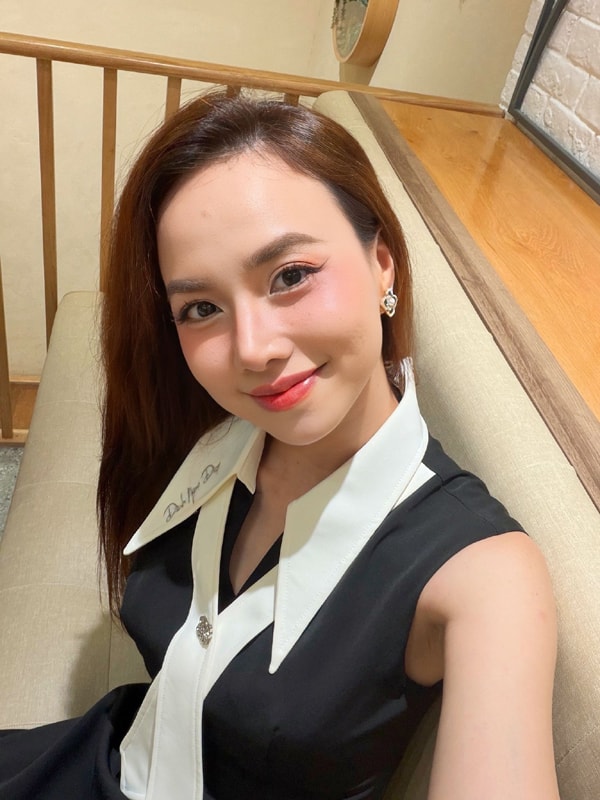 Hoa khôi Tây Đô sau 21 năm đăng quang viên mãn bên chồng đạo diễn- Ảnh 11. Hoa khôi Tây Đô sau 21 năm đăng quang viên mãn bên chồng đạo diễn- Ảnh 11.