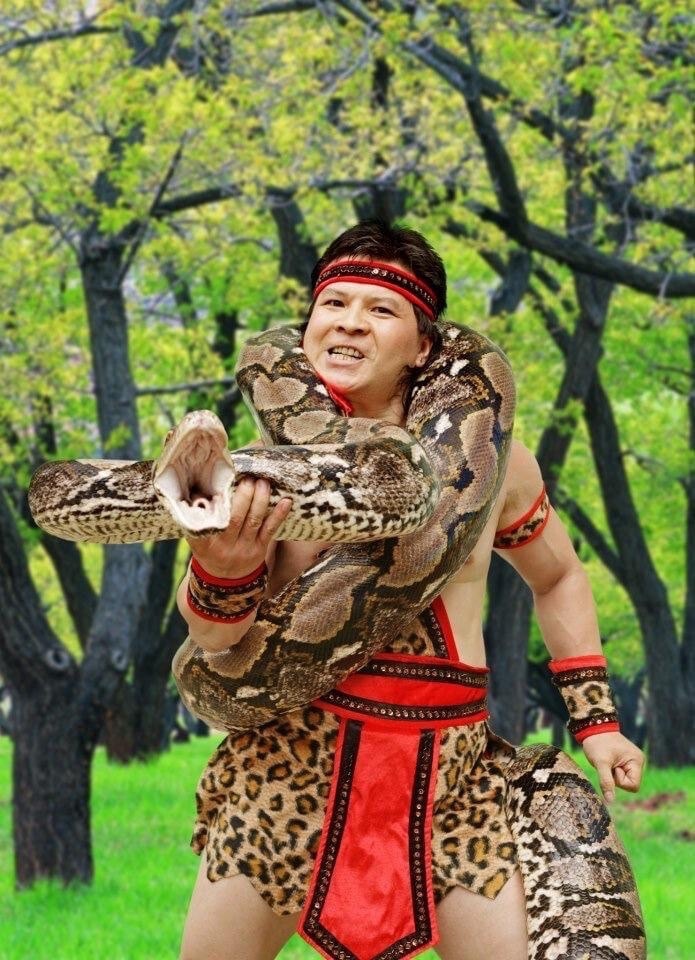 Nghệ sĩ Tống Toàn đi lưu diễn ở nhiều quốc gia trên thế giới với gần 1.000 buổi diễn.