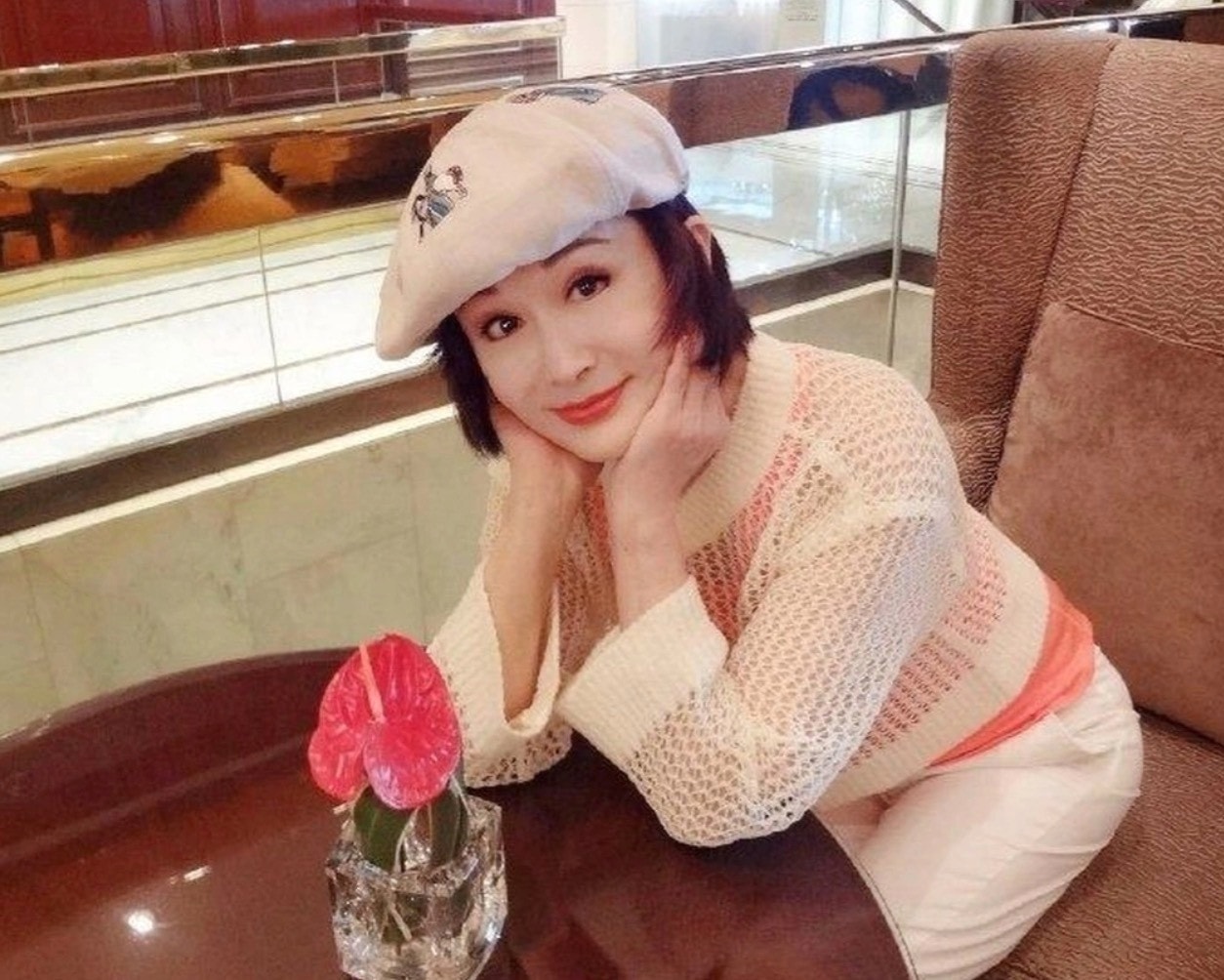 Nhan sắc trẻ đẹp của nữ diễn viên ở tuổi U80.