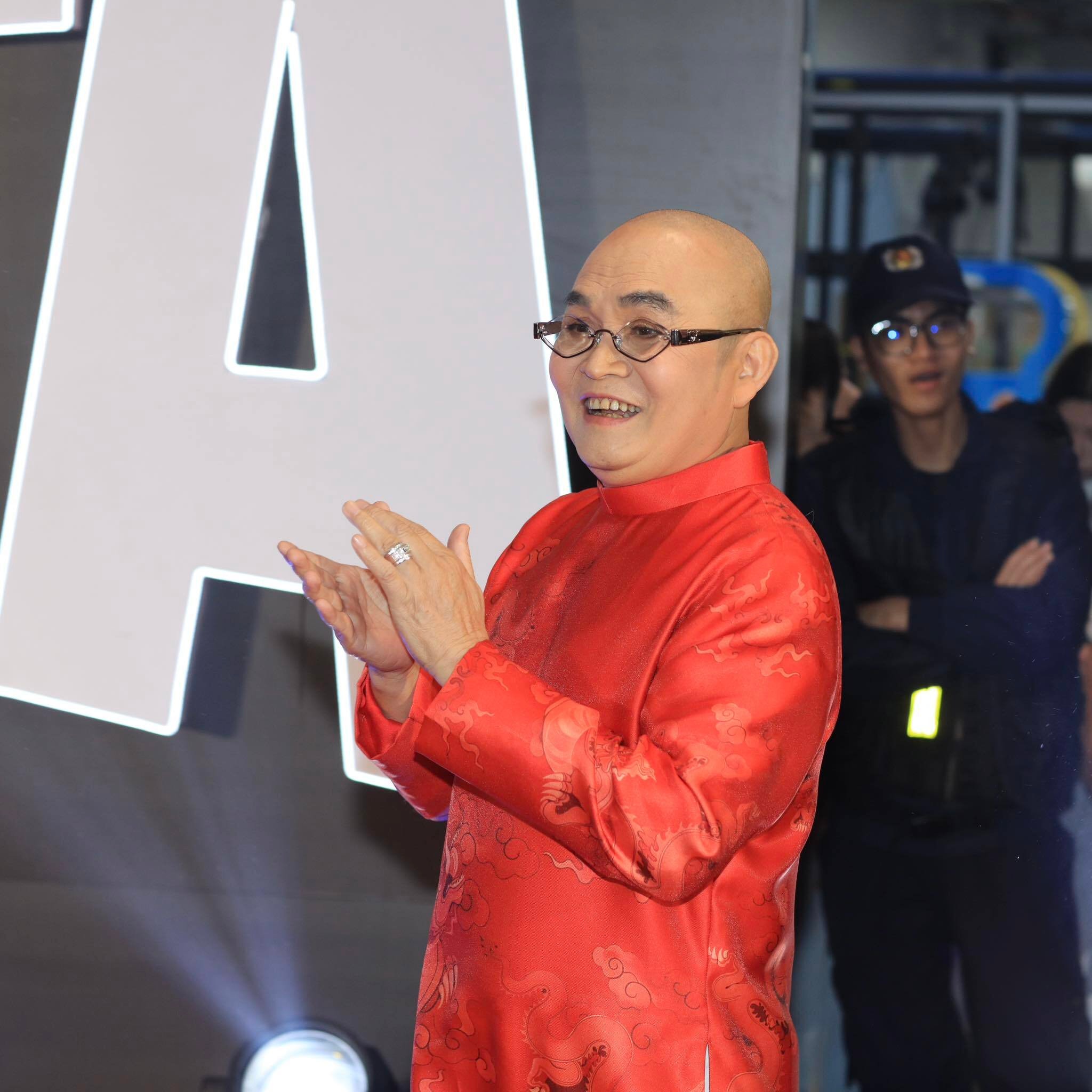 Nghệ sỹ Xuân Hinh cùng dàn diễn viên phim