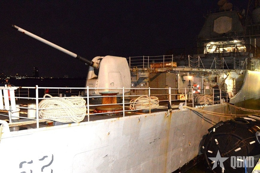 Tàu tuần dương USS Robert Smalls tại cảng Tiên Sa.