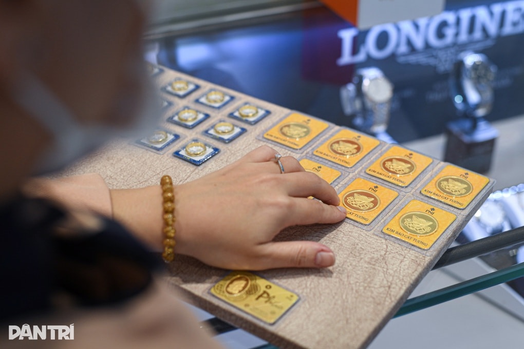 Người mua vàng lỗ 3,5 triệu đồng/lượng sau một tuần - 1 Người mua vàng lỗ 3,5 triệu đồng/lượng sau một tuần - 1