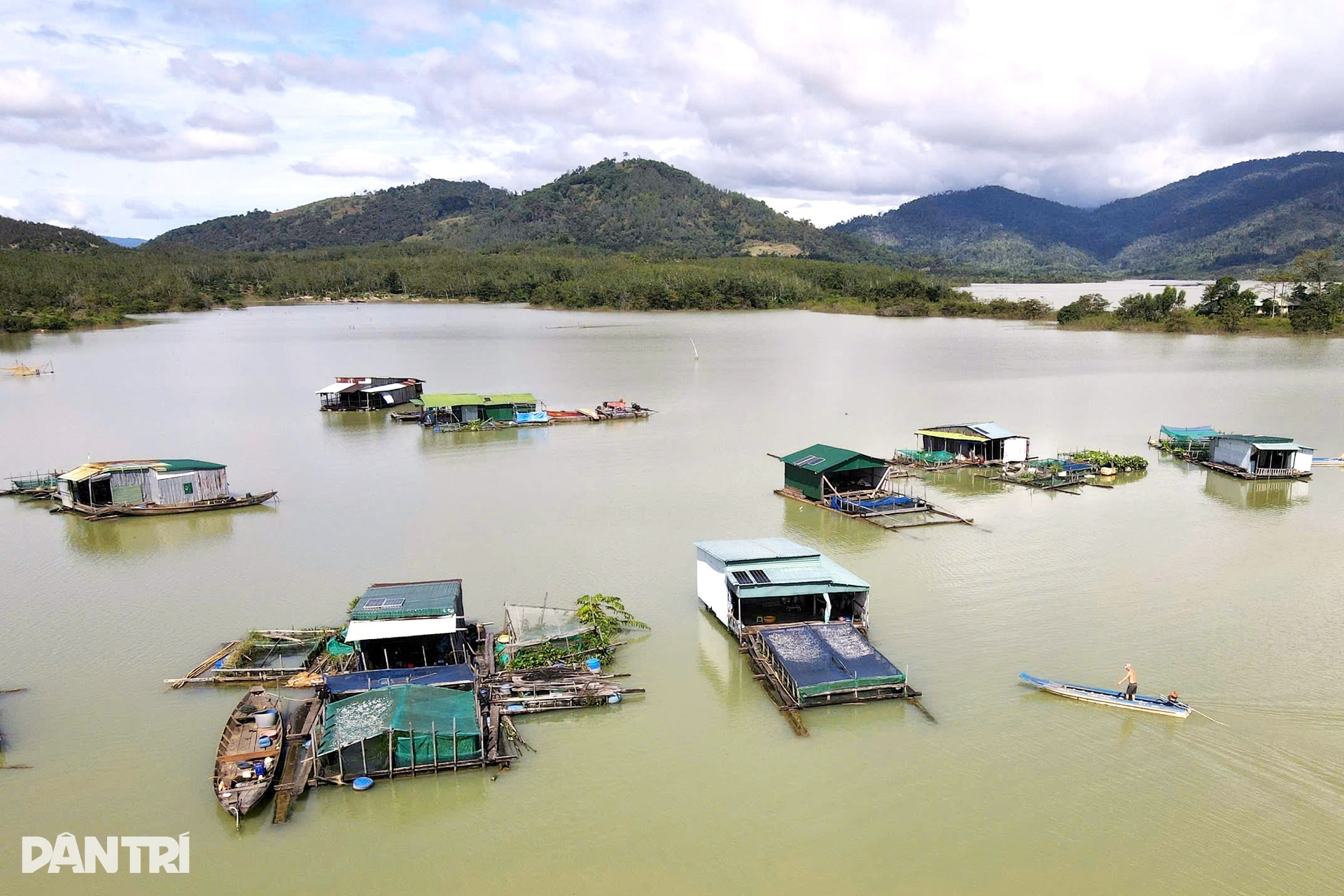 Tay trắng lên núi, người miền Tây dựng làng chài, đổi vận ở lòng hồ Sê San - 2 Tay trắng lên núi, người miền Tây dựng làng chài, đổi vận ở lòng hồ Sê San - 2