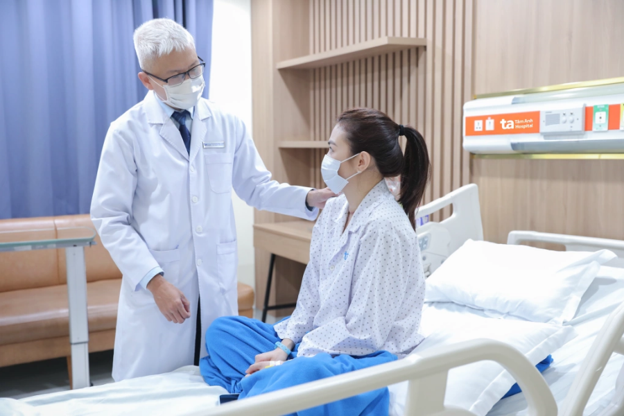 cô gái 28 tuổi bỏ mỹ về việt nam mổ ung thư tuyến giáp