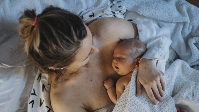 Sinh con thuận tự nhiên là phương pháp bị các chuyên gia y tế cảnh báo đặc biệt nguy hiểm với sức khỏe của sản phụ và trẻ em. Ảnh minh họa: SBS News