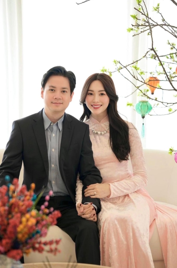 Vợ chồng Đặng Thu Thảo chụp ảnh vào dịp Tết Ất Tỵ. Ảnh: Nhân vật cung cấp