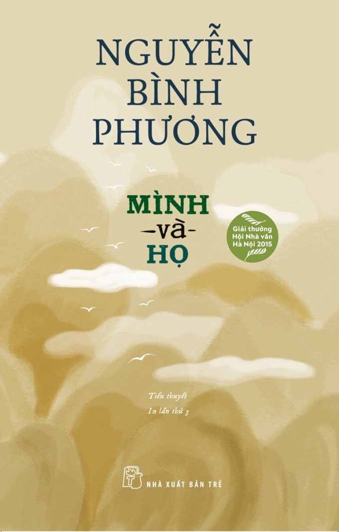 Bìa cuốn Mình và họ. Ảnh: Nhà xuất bản Trẻ