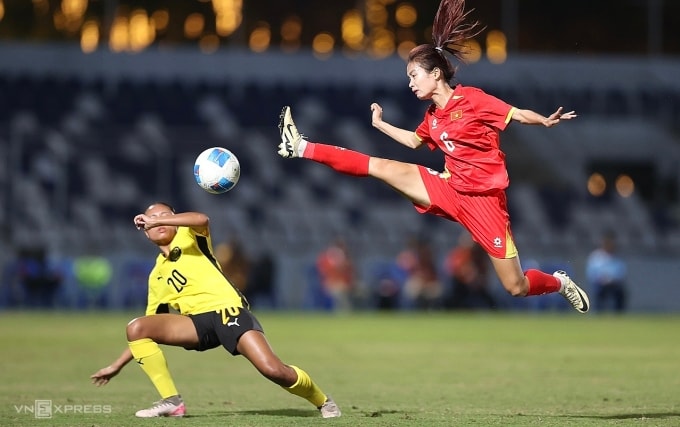 Tuyển nữ Việt Nam trong trận ra quân đè bẹp Malaysia 7-0 ở bảng B môn bóng đá nữ SEA Games 33 ngày 5/12. Ảnh: Đức Đồng