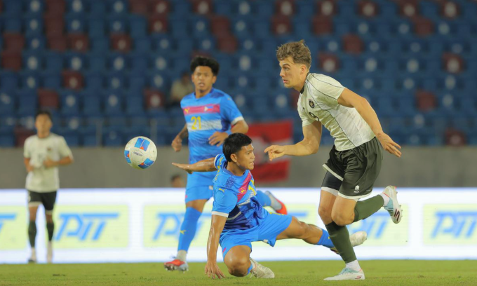 Indonesia (áo trắng) thua Philippines 0-1 ở lượt hai bảng C bóng đá nam SEA Games 33, trên sân 700th Annivesary ở Chiangmai, Thái Lan ngày 8/12/2025. Ảnh: Bola