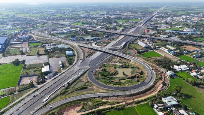 Nút giao ba cao tốc TPHCM - Trung Lương, Vành đai 3 và Bến Lức - Long Thành nối ra Nguyễn Hữu Trí đã hoàn thành. Ảnh: