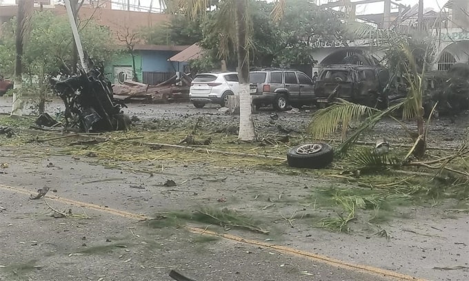 Hiện trường vụ đánh bom tại Coahuayana, bang Michoacan, Mexico ngày 7/12. Ảnh: Jornada