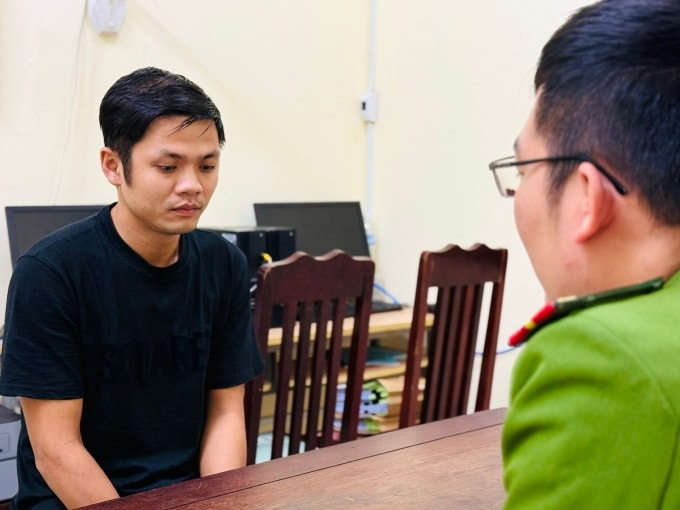 Tài xế Ngô Minh Trí tại cơ quan điều tra. Ảnh: Hồng Nhung